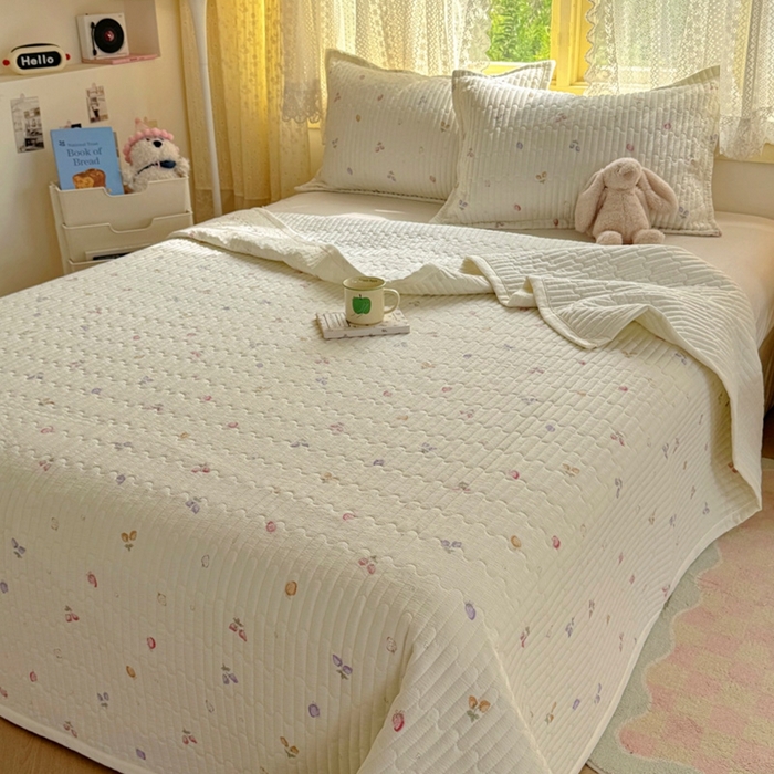 91家纺网 家纺一手货源 找家纺 （总）阿曼达 2025新款单品简约款夹棉印花卡通床盖三件套