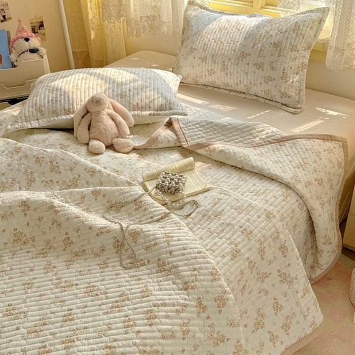 91家纺网 家纺一手货源 找家纺 （总）阿曼达 2025新款单品简约款夹棉印花卡通床盖三件套