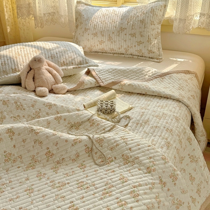 91家纺网 家纺一手货源 找家纺 （总）阿曼达 2025新款单品简约款夹棉印花卡通床盖三件套