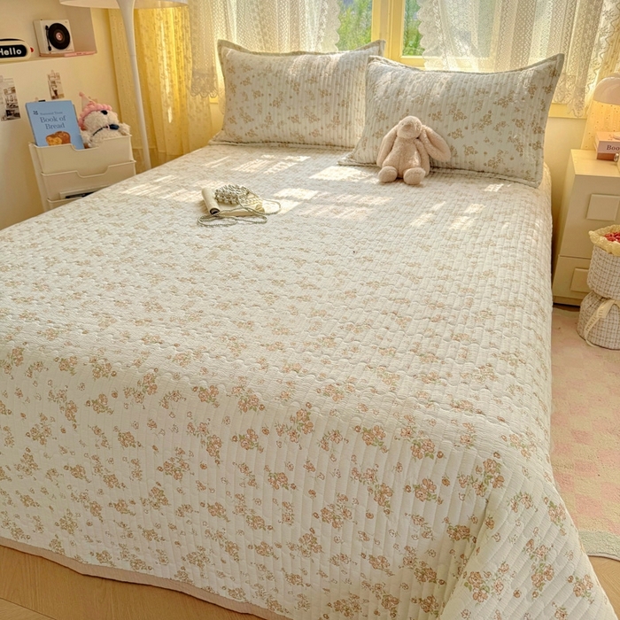 91家纺网 家纺一手货源 找家纺 （总）阿曼达 2025新款单品简约款夹棉印花卡通床盖三件套