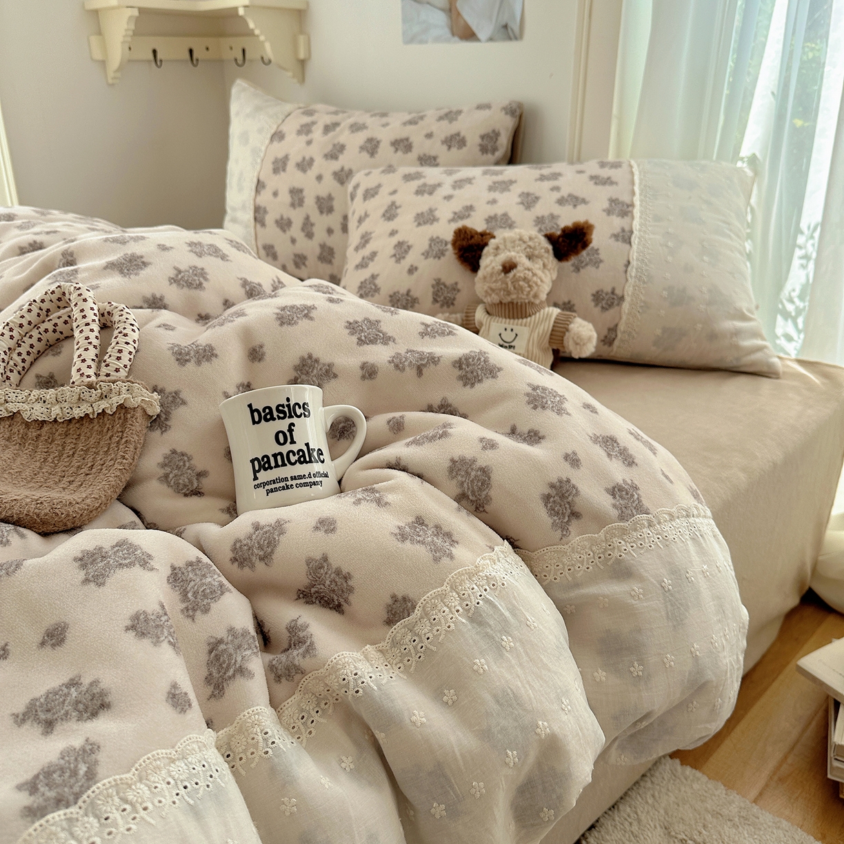 91家纺网 家纺一手货源 找家纺 （总）桃子家居 2025新款A类蕾丝纯棉花边工艺花卉复古碎花加厚花边牛奶绒系列四件套