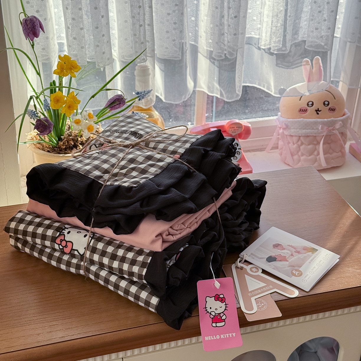 91家纺网 家纺一手货源 找家纺 星禾优选 2025新款三丽鸥加厚水洗双层纱花边款四件套 黑调格kt