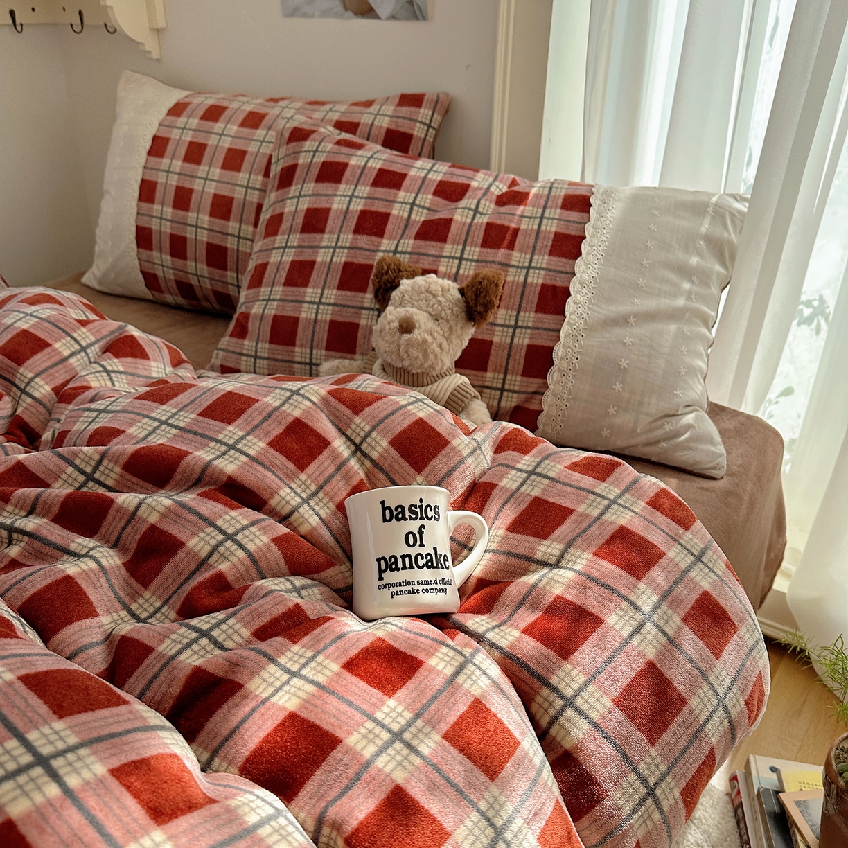 91家纺网 家纺一手货源 找家纺 桃子家居 2025新款A类蕾丝纯棉花边工艺花卉复古碎花加厚花边牛奶绒系列四件套 绒-蕾丝红格桂馥