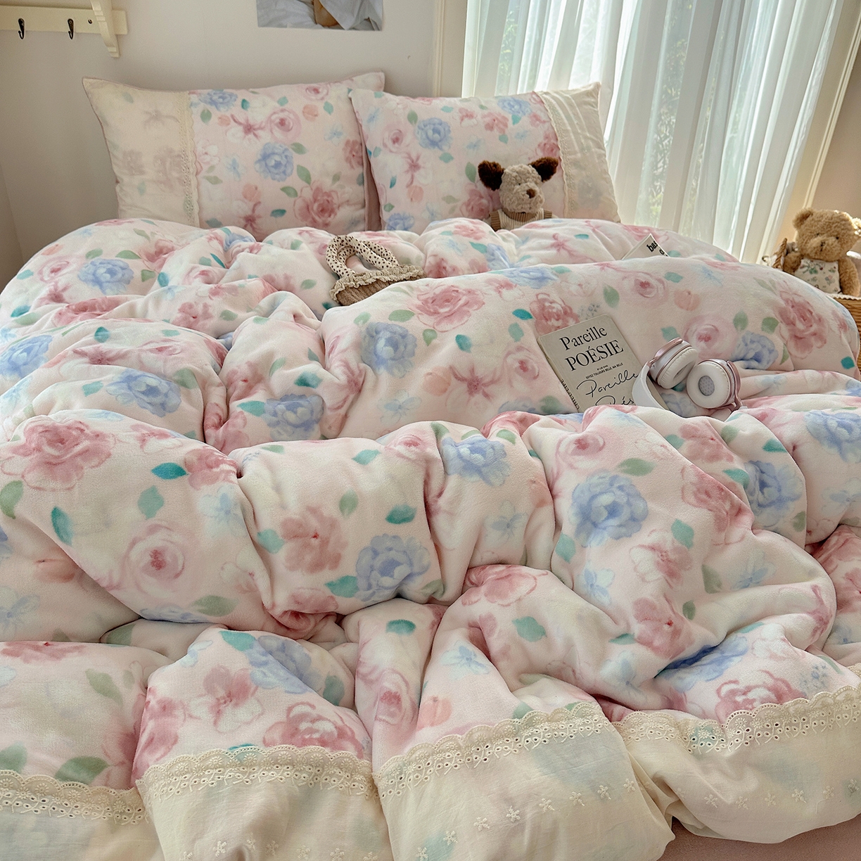 91家纺网 家纺一手货源 找家纺 桃子家居 2025新款A类蕾丝纯棉花边工艺花卉复古碎花加厚花边牛奶绒系列四件套 绒-蕾丝花香