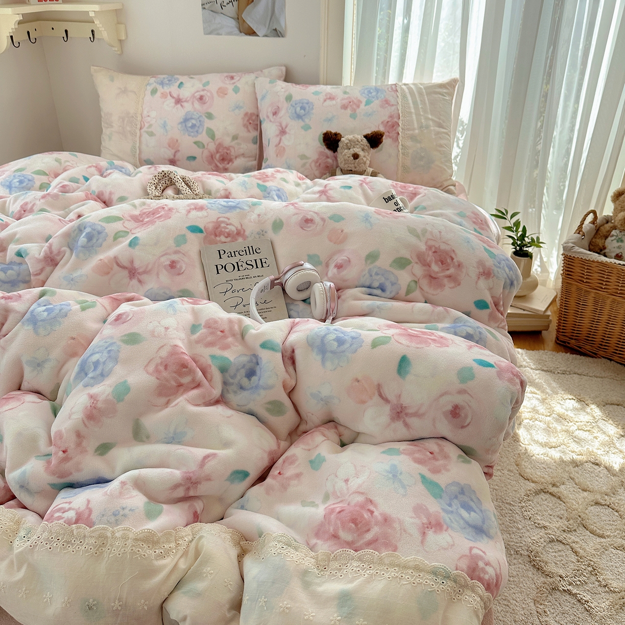 91家纺网 家纺一手货源 找家纺 桃子家居 2025新款A类蕾丝纯棉花边工艺花卉复古碎花加厚花边牛奶绒系列四件套 绒-蕾丝花香