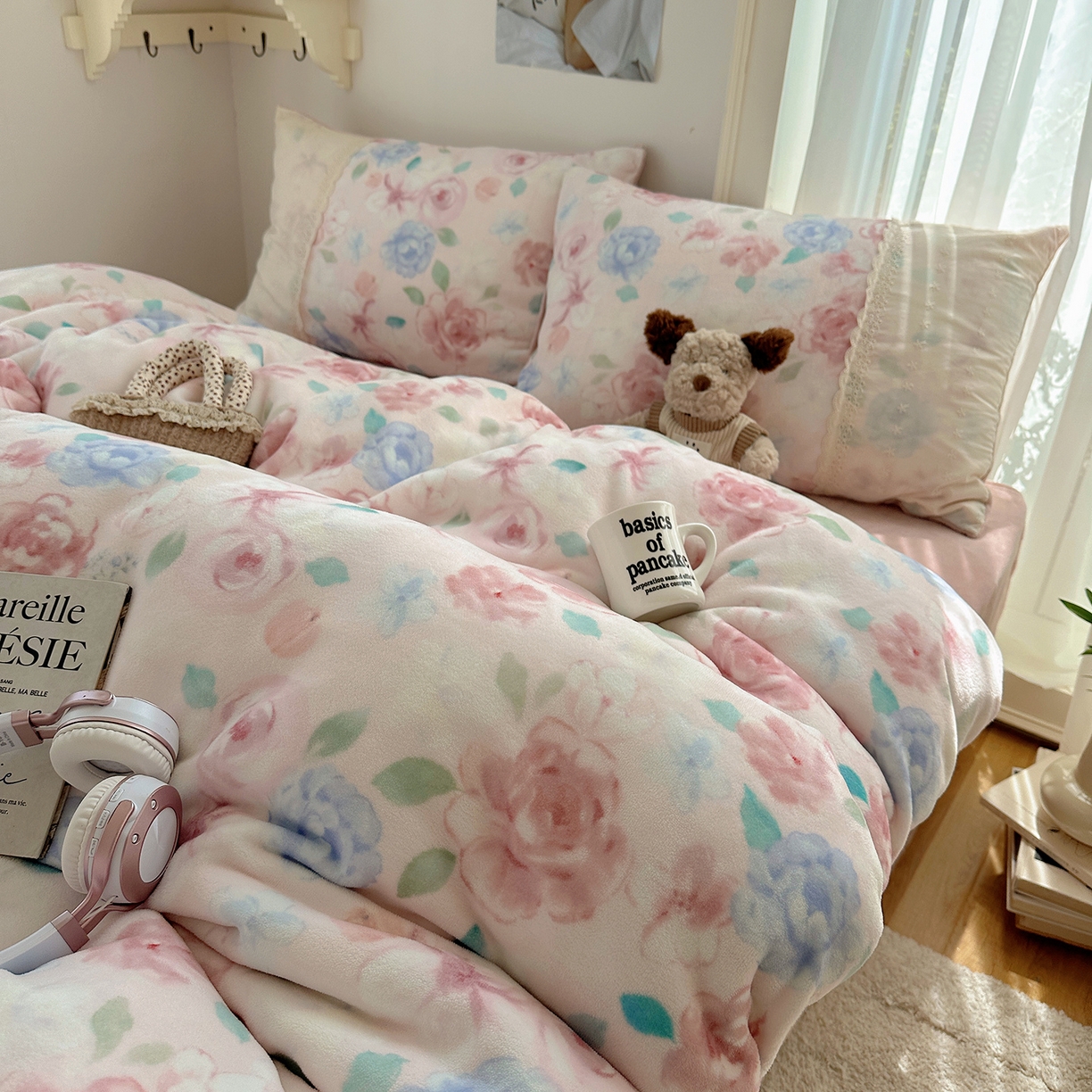 91家纺网 家纺一手货源 找家纺 桃子家居 2025新款A类蕾丝纯棉花边工艺花卉复古碎花加厚花边牛奶绒系列四件套 绒-蕾丝花香