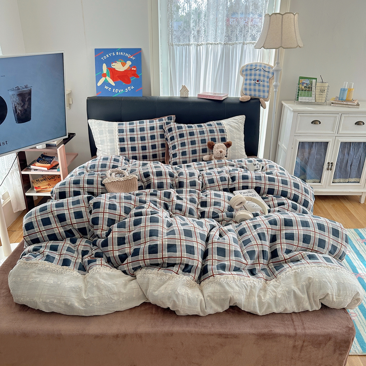 91家纺网 家纺一手货源 找家纺 桃子家居 2025新款A类蕾丝纯棉花边工艺花卉复古碎花加厚花边牛奶绒系列四件套 绒-蕾丝蓝格