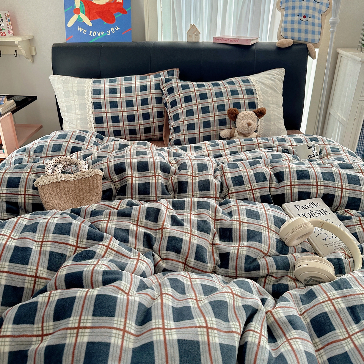 91家纺网 家纺一手货源 找家纺 桃子家居 2025新款A类蕾丝纯棉花边工艺花卉复古碎花加厚花边牛奶绒系列四件套 绒-蕾丝蓝格