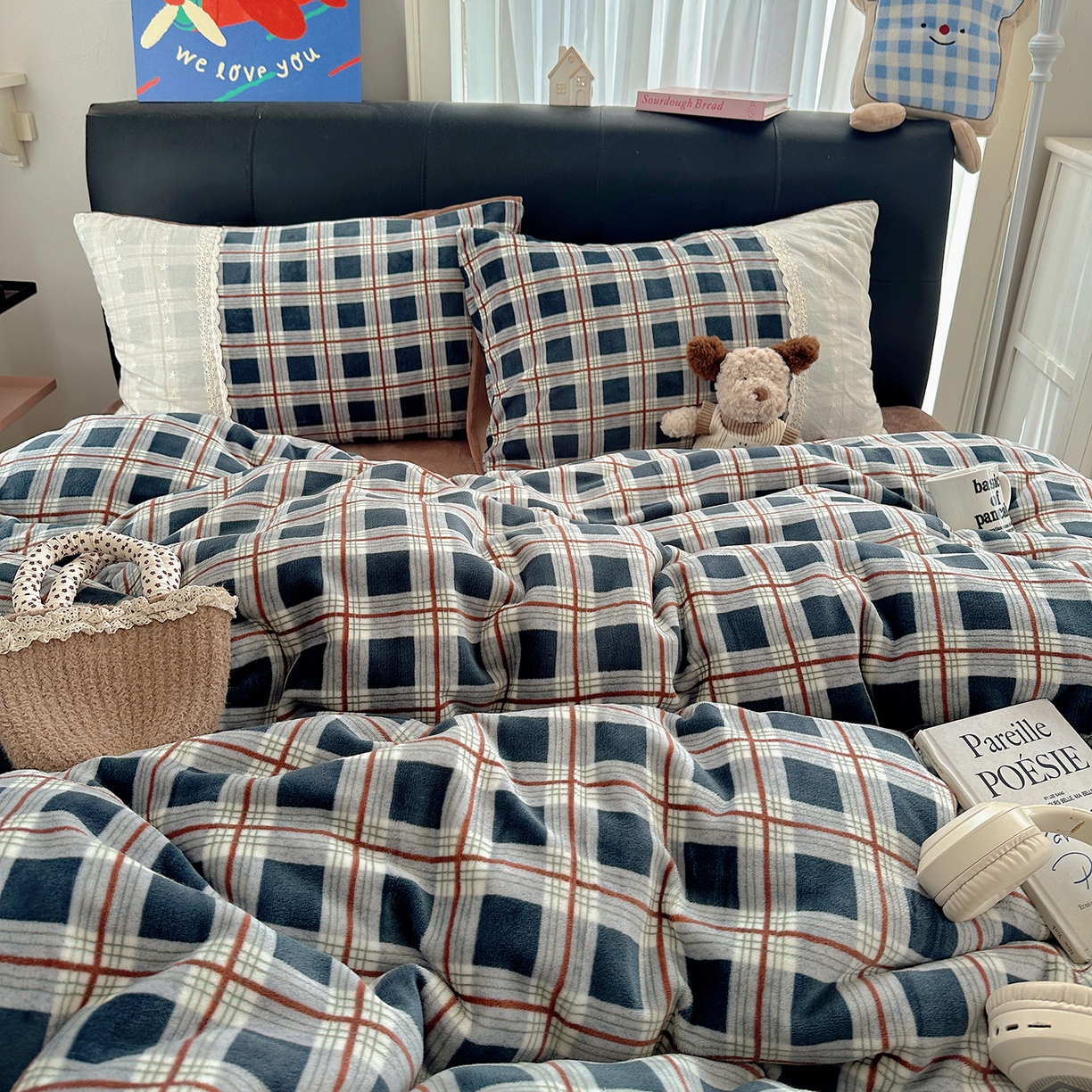 91家纺网 家纺一手货源 找家纺 桃子家居 2025新款A类蕾丝纯棉花边工艺花卉复古碎花加厚花边牛奶绒系列四件套 绒-蕾丝蓝格