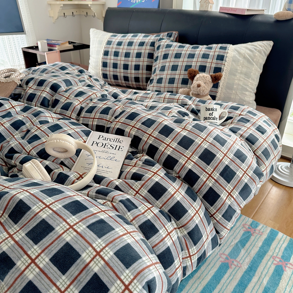 91家纺网 家纺一手货源 找家纺 桃子家居 2025新款A类蕾丝纯棉花边工艺花卉复古碎花加厚花边牛奶绒系列四件套 绒-蕾丝蓝格