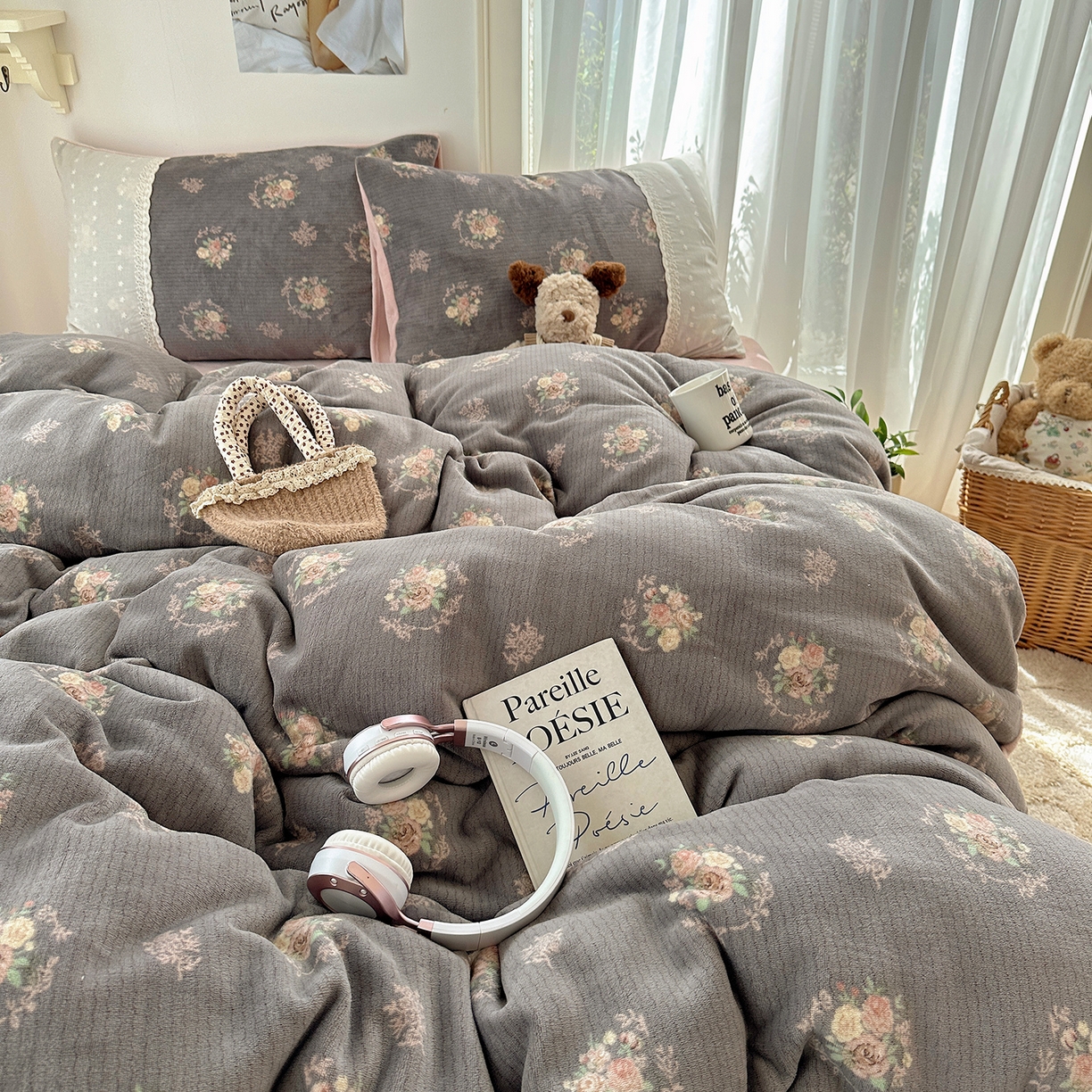 91家纺网 家纺一手货源 找家纺 桃子家居 2025新款A类蕾丝纯棉花边工艺花卉复古碎花加厚花边牛奶绒系列四件套 绒-蕾丝蓝茉