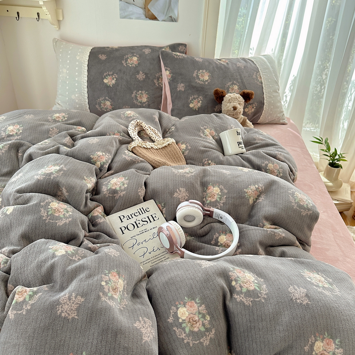 91家纺网 家纺一手货源 找家纺 桃子家居 2025新款A类蕾丝纯棉花边工艺花卉复古碎花加厚花边牛奶绒系列四件套 绒-蕾丝蓝茉