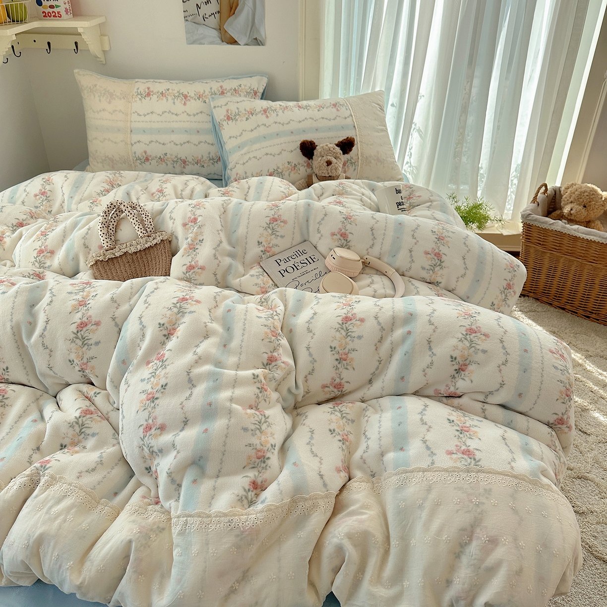 91家纺网 家纺一手货源 找家纺 桃子家居 2025新款A类蕾丝纯棉花边工艺花卉复古碎花加厚花边牛奶绒系列四件套 绒-蕾丝蓝田花