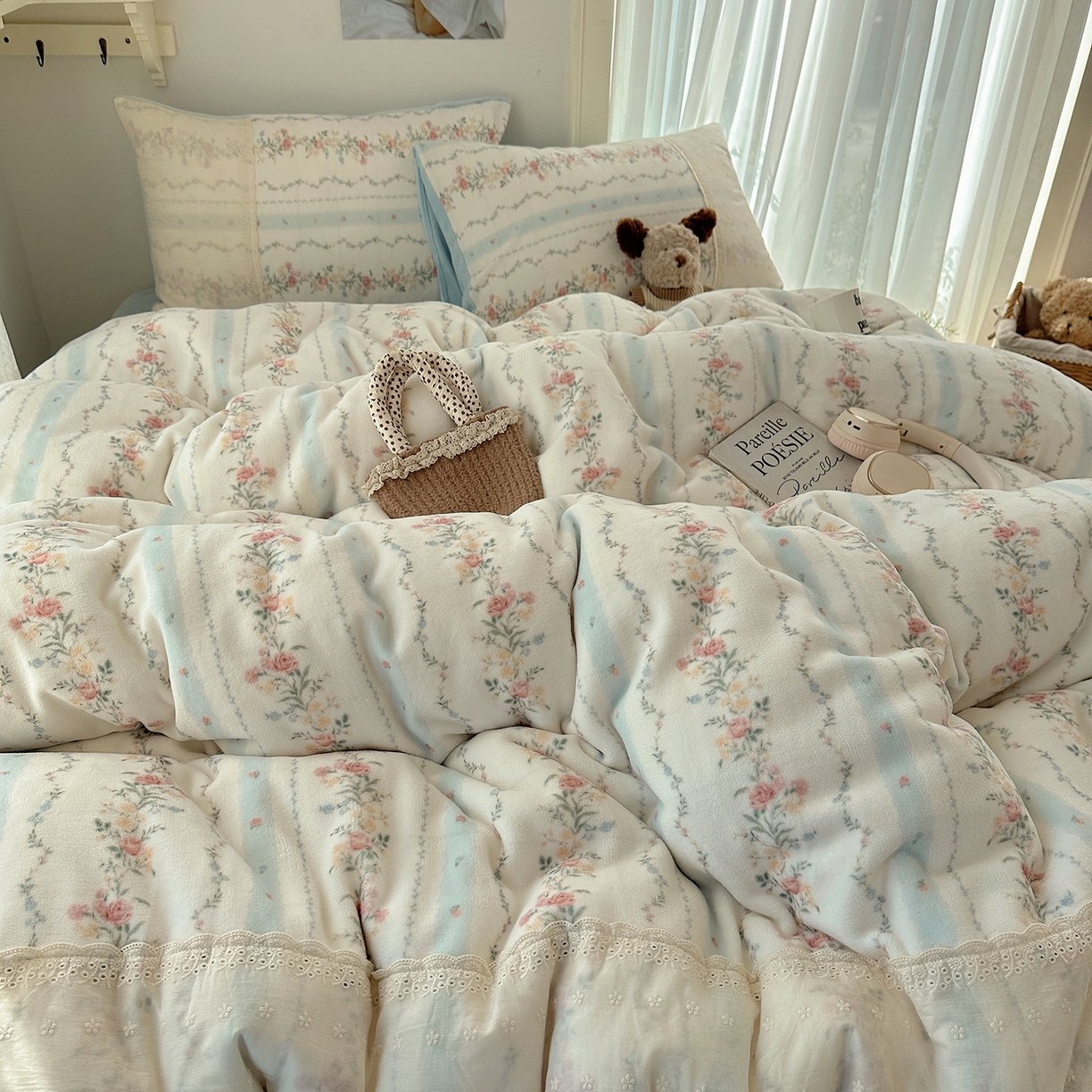 91家纺网 家纺一手货源 找家纺 桃子家居 2025新款A类蕾丝纯棉花边工艺花卉复古碎花加厚花边牛奶绒系列四件套 绒-蕾丝蓝田花