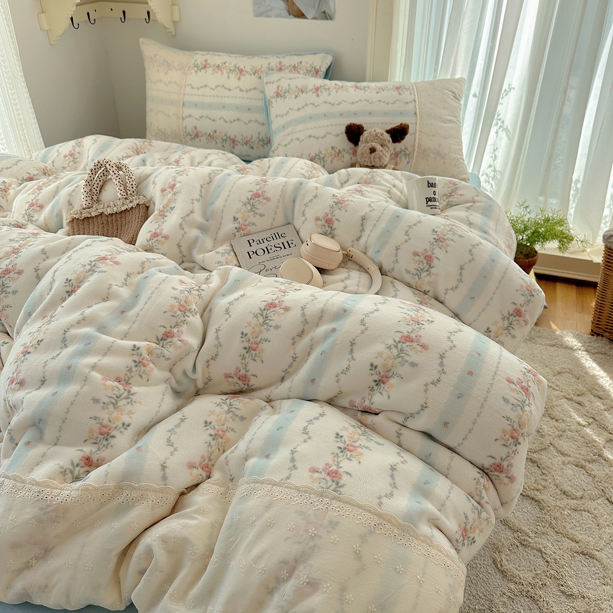 91家纺网 家纺一手货源 找家纺 桃子家居 2025新款A类蕾丝纯棉花边工艺花卉复古碎花加厚花边牛奶绒系列四件套 绒-蕾丝蓝田花