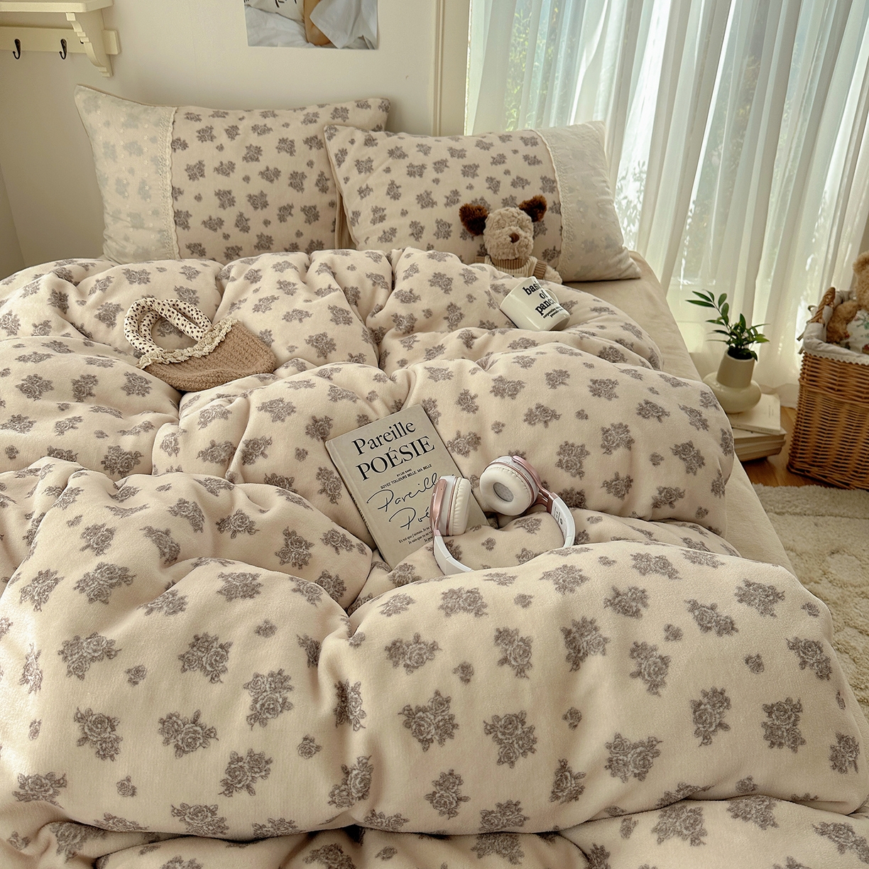 91家纺网 家纺一手货源 找家纺 桃子家居 2025新款A类蕾丝纯棉花边工艺花卉复古碎花加厚花边牛奶绒系列四件套 绒-蕾丝暖香