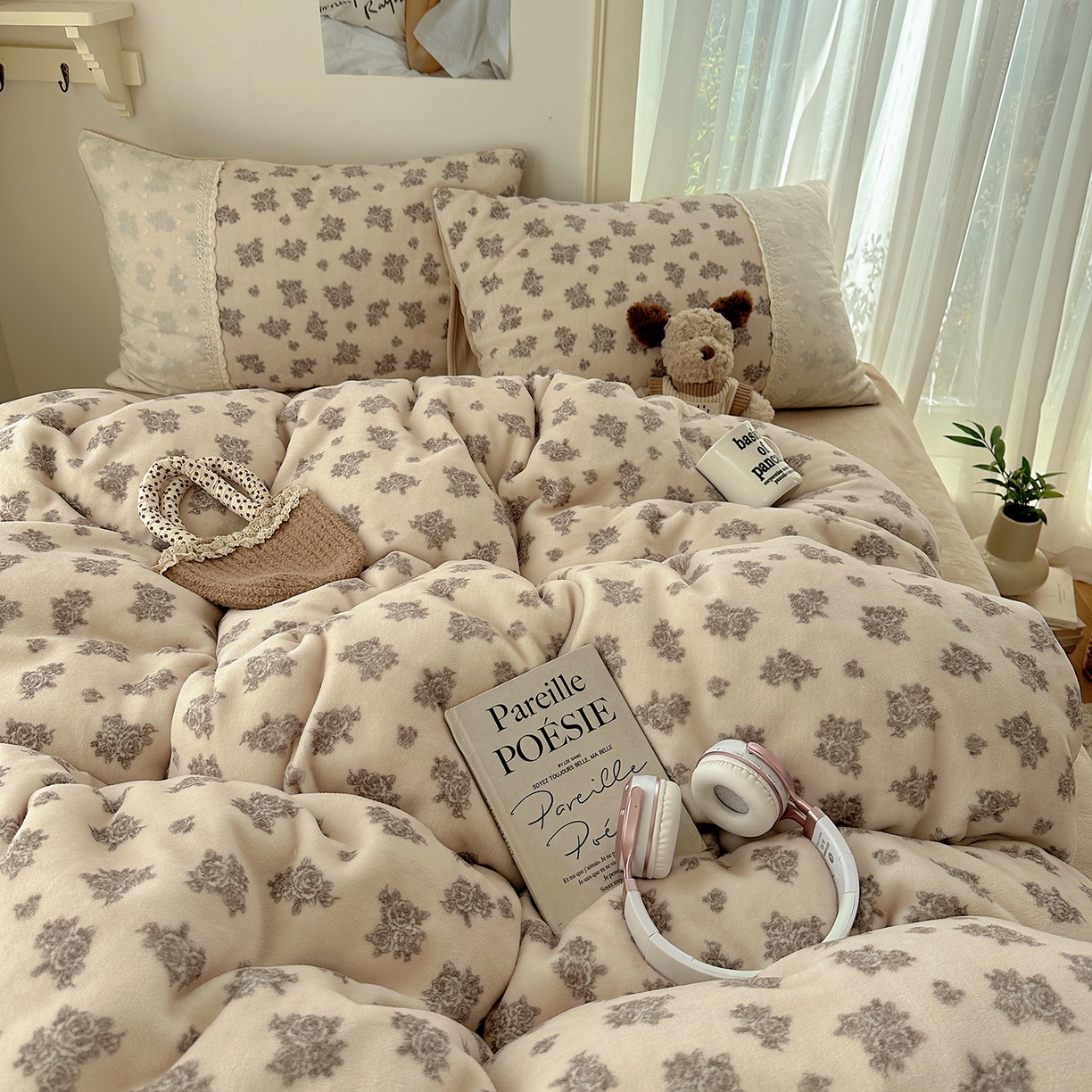 91家纺网 家纺一手货源 找家纺 桃子家居 2025新款A类蕾丝纯棉花边工艺花卉复古碎花加厚花边牛奶绒系列四件套 绒-蕾丝暖香