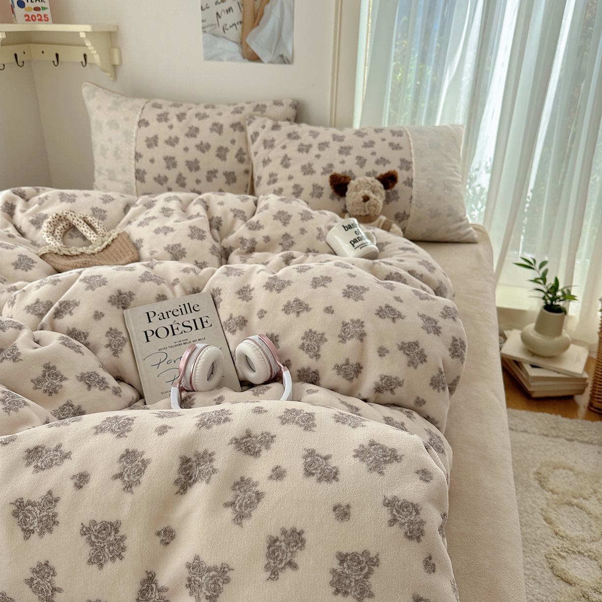 91家纺网 家纺一手货源 找家纺 桃子家居 2025新款A类蕾丝纯棉花边工艺花卉复古碎花加厚花边牛奶绒系列四件套 绒-蕾丝暖香