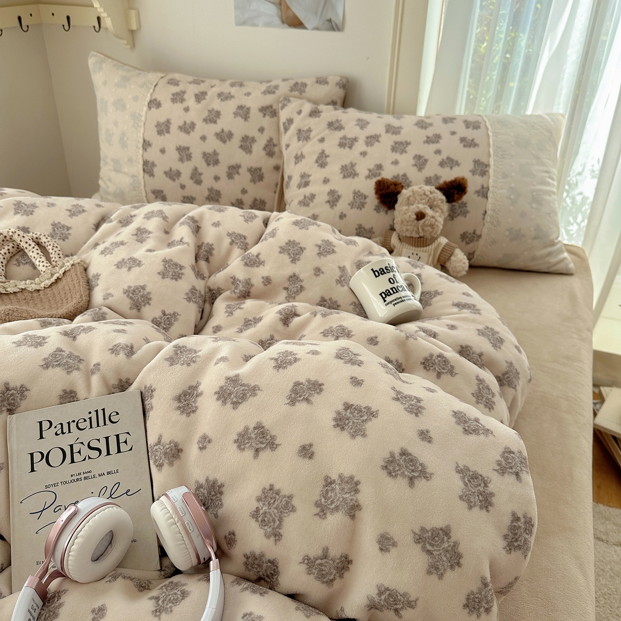 91家纺网 家纺一手货源 找家纺 桃子家居 2025新款A类蕾丝纯棉花边工艺花卉复古碎花加厚花边牛奶绒系列四件套 绒-蕾丝暖香