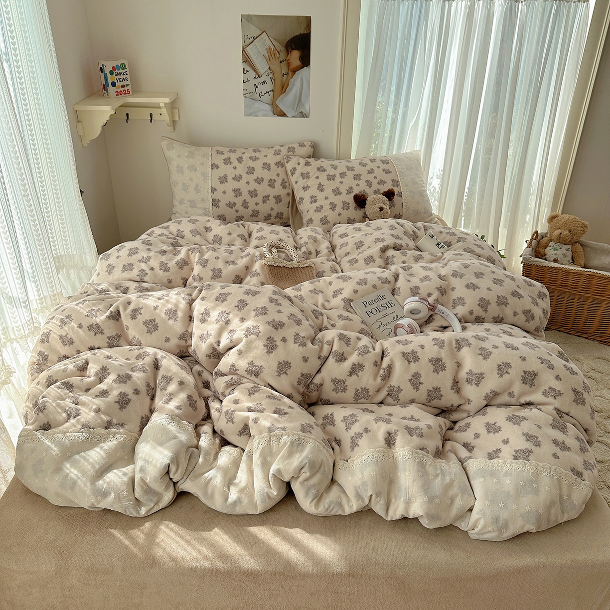 91家纺网 家纺一手货源 找家纺 桃子家居 2025新款A类蕾丝纯棉花边工艺花卉复古碎花加厚花边牛奶绒系列四件套 绒-蕾丝暖香