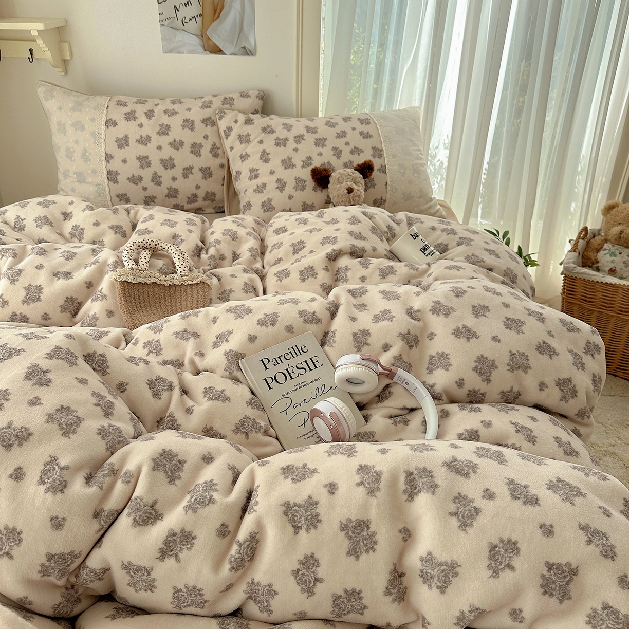 91家纺网 家纺一手货源 找家纺 桃子家居 2025新款A类蕾丝纯棉花边工艺花卉复古碎花加厚花边牛奶绒系列四件套 绒-蕾丝暖香