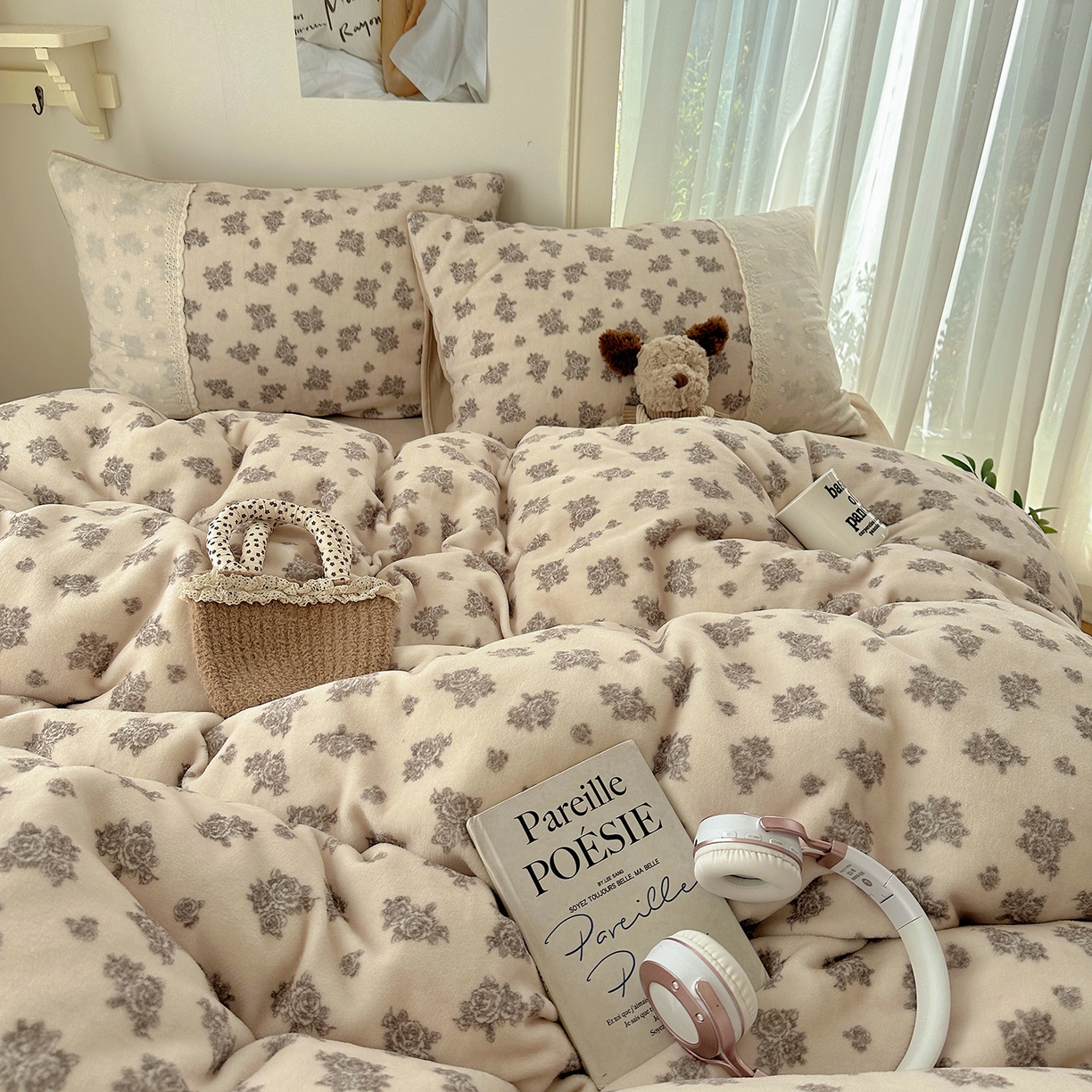 91家纺网 家纺一手货源 找家纺 桃子家居 2025新款A类蕾丝纯棉花边工艺花卉复古碎花加厚花边牛奶绒系列四件套 绒-蕾丝暖香