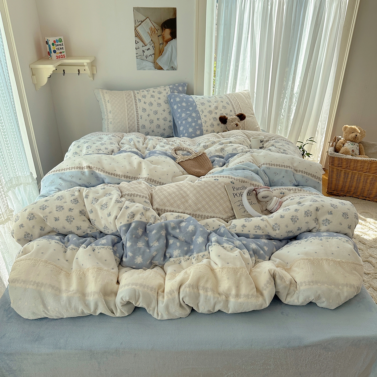 91家纺网 家纺一手货源 找家纺 桃子家居 2025新款A类蕾丝纯棉花边工艺花卉复古碎花加厚花边牛奶绒系列四件套 绒-蕾丝青糯山