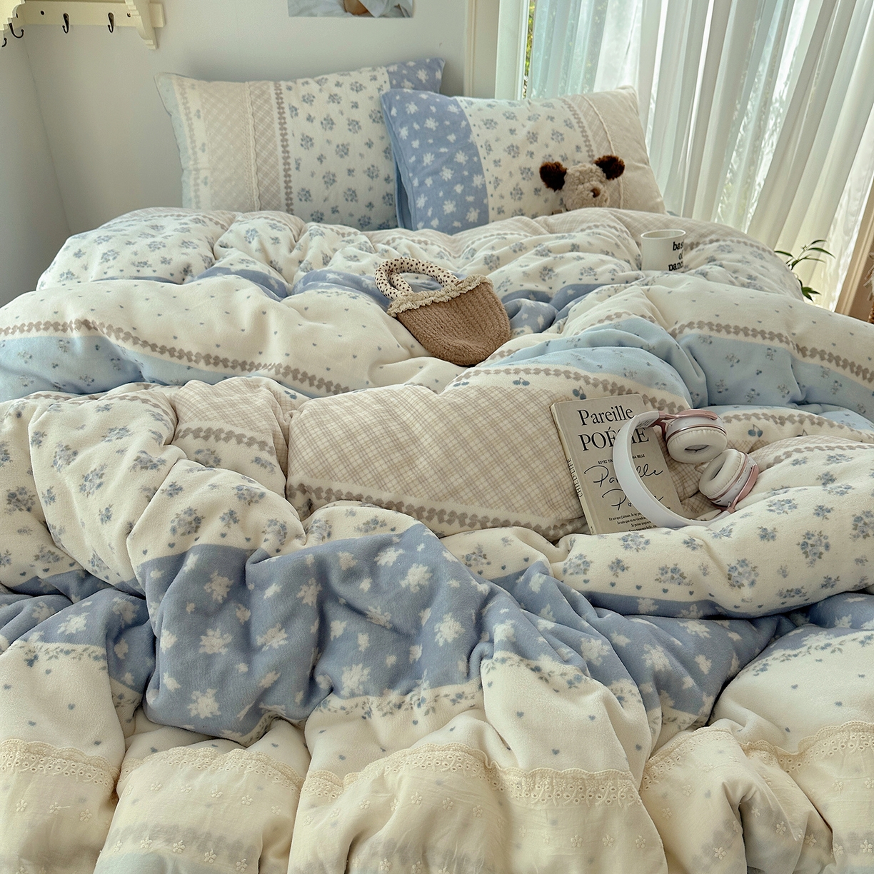 91家纺网 家纺一手货源 找家纺 桃子家居 2025新款A类蕾丝纯棉花边工艺花卉复古碎花加厚花边牛奶绒系列四件套 绒-蕾丝青糯山