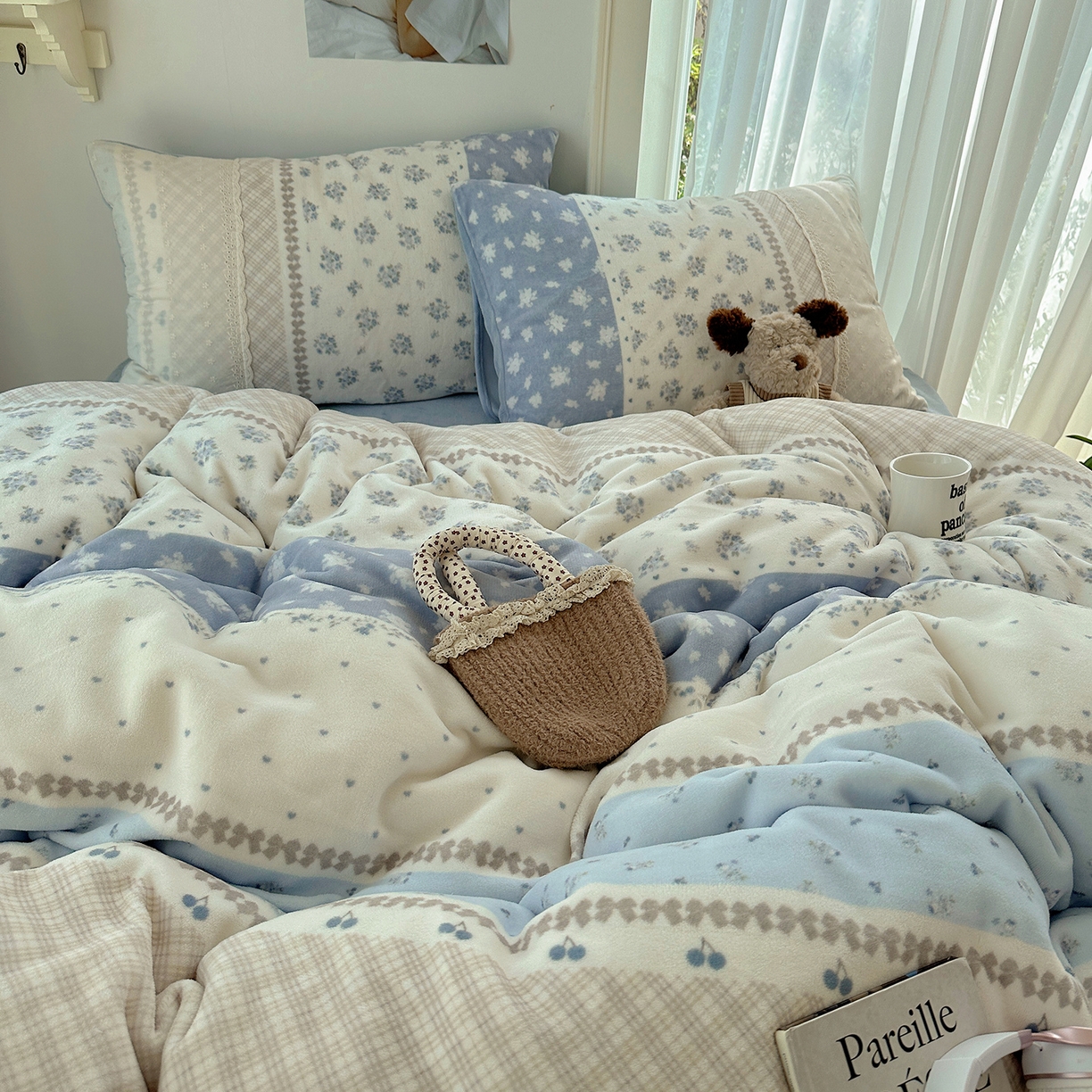 91家纺网 家纺一手货源 找家纺 桃子家居 2025新款A类蕾丝纯棉花边工艺花卉复古碎花加厚花边牛奶绒系列四件套 绒-蕾丝青糯山