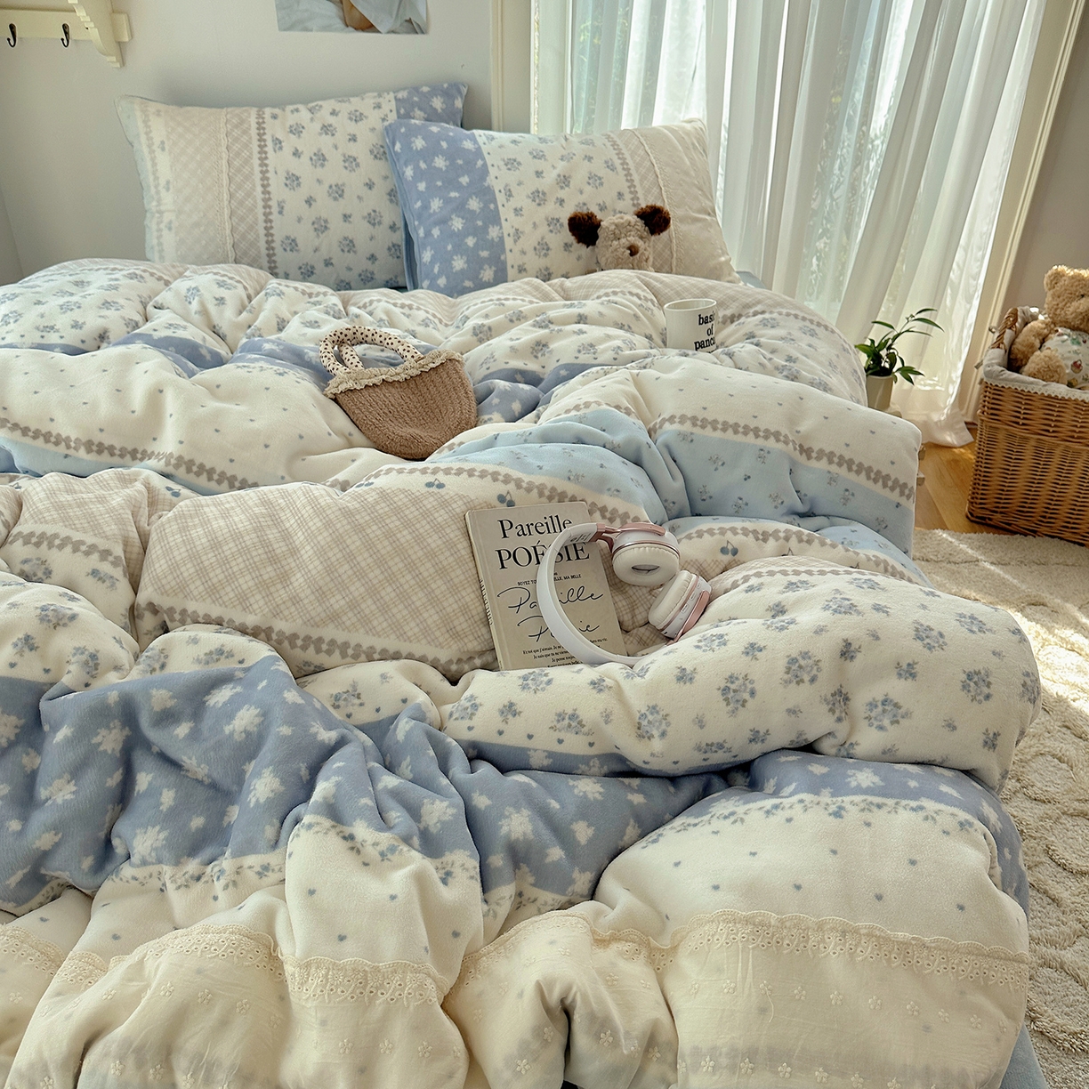 91家纺网 家纺一手货源 找家纺 桃子家居 2025新款A类蕾丝纯棉花边工艺花卉复古碎花加厚花边牛奶绒系列四件套 绒-蕾丝青糯山