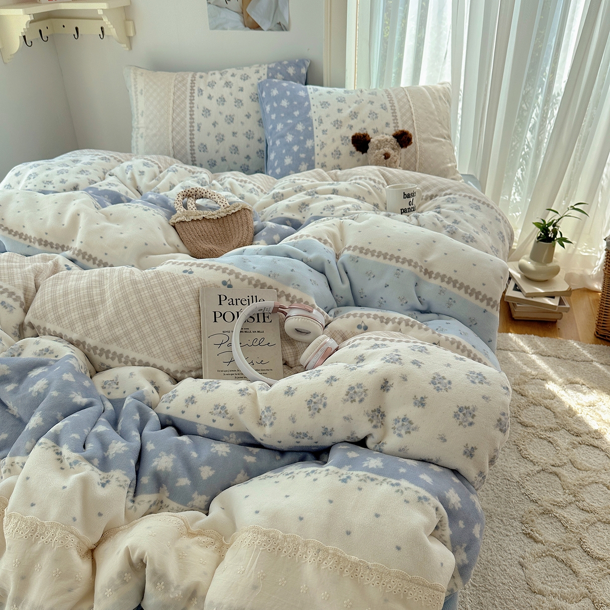 91家纺网 家纺一手货源 找家纺 桃子家居 2025新款A类蕾丝纯棉花边工艺花卉复古碎花加厚花边牛奶绒系列四件套 绒-蕾丝青糯山