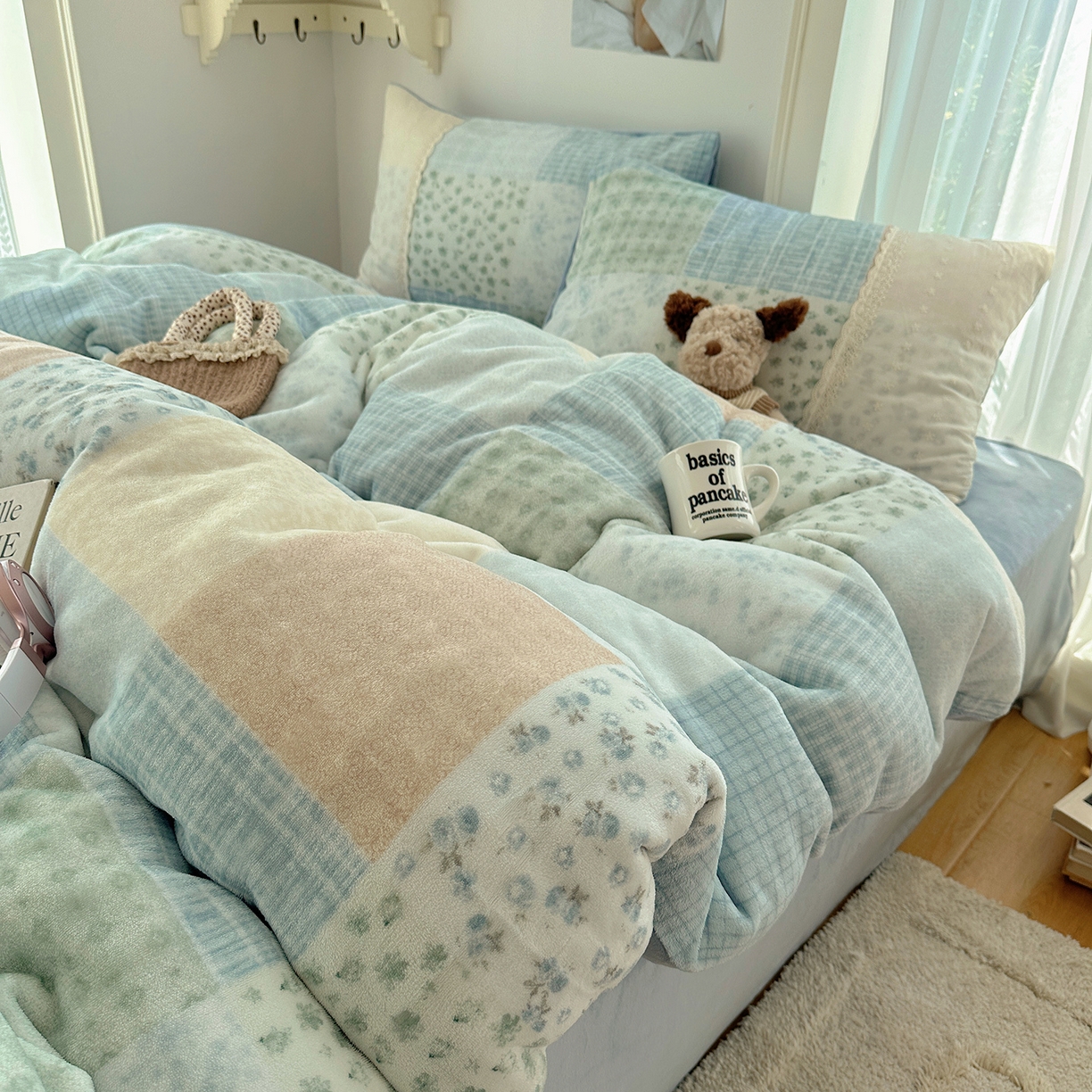 91家纺网 家纺一手货源 找家纺 桃子家居 2025新款A类蕾丝纯棉花边工艺花卉复古碎花加厚花边牛奶绒系列四件套 绒-蕾丝山野