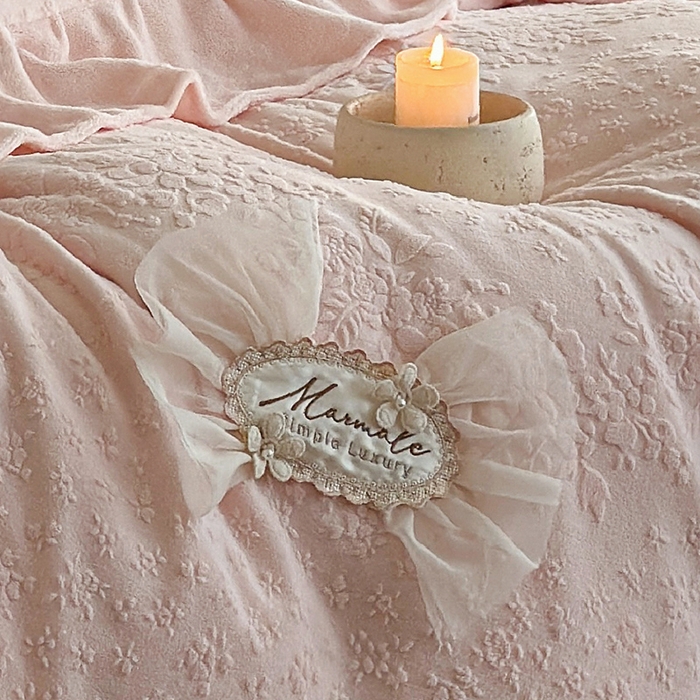 91家纺网 家纺一手货源 找家纺 （总）乐朵家居 2025新款恋恋花房 牛奶绒 夹棉床盖四件套（主推请询价）