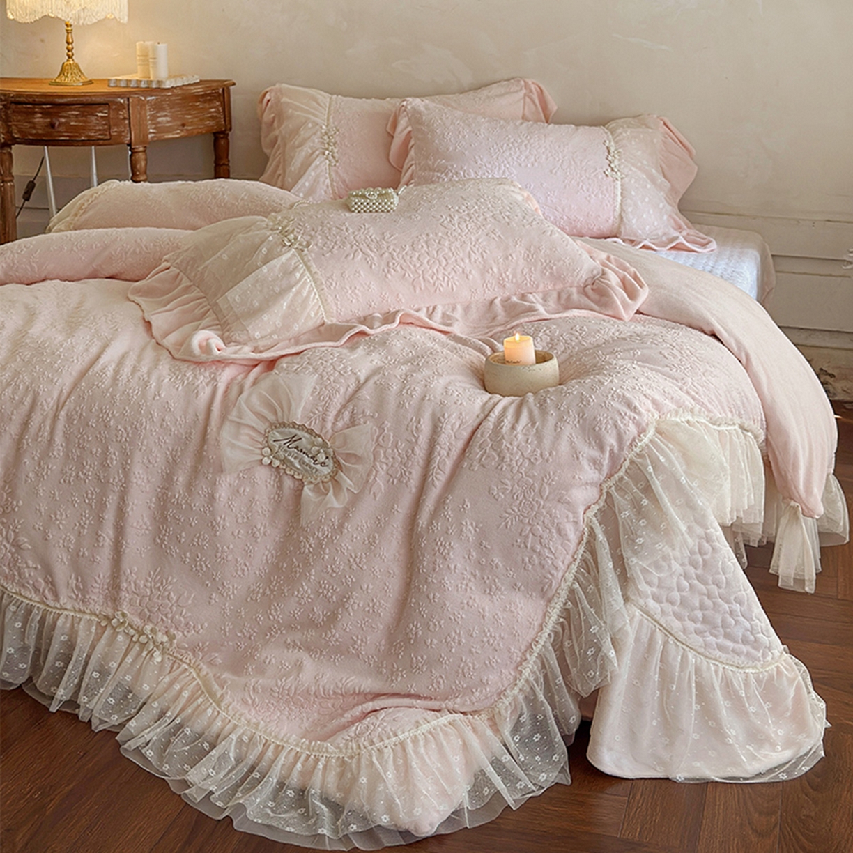 91家纺网 家纺一手货源 找家纺 （总）乐朵家居 2025新款恋恋花房 牛奶绒 夹棉床盖四件套（主推请询价）