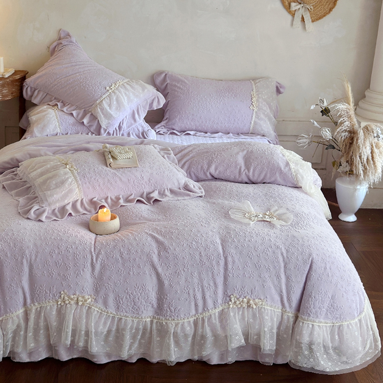 91家纺网 家纺一手货源 找家纺 乐朵家居 2025新款恋恋花房 牛奶绒 夹棉床盖四件套（主推请询价）紫