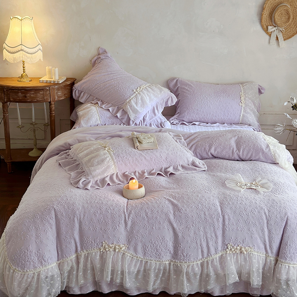 91家纺网 家纺一手货源 找家纺 乐朵家居 2025新款恋恋花房 牛奶绒 夹棉床盖四件套（主推请询价）紫