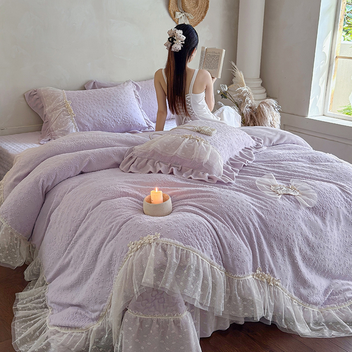 91家纺网 家纺一手货源 找家纺 乐朵家居 2025新款恋恋花房 牛奶绒 夹棉床盖四件套（主推请询价）紫