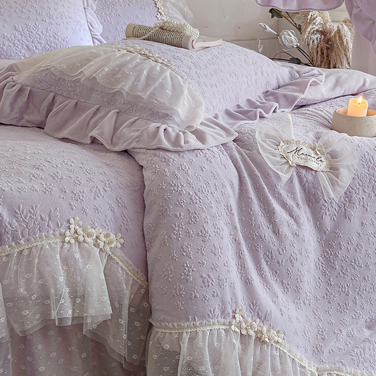 91家纺网 家纺一手货源 找家纺 乐朵家居 2025新款恋恋花房 牛奶绒 夹棉床盖四件套（主推请询价）紫