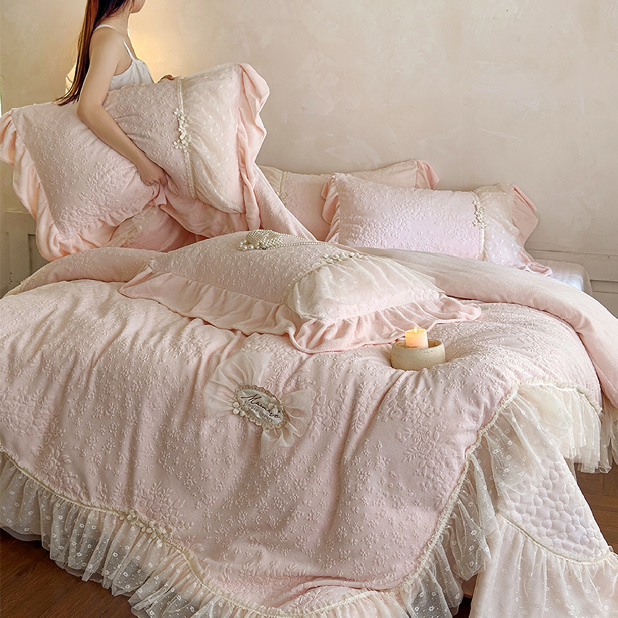 91家纺网 家纺一手货源 找家纺 （总）乐朵家居 2025新款恋恋花房 牛奶绒 夹棉床盖四件套（主推请询价）