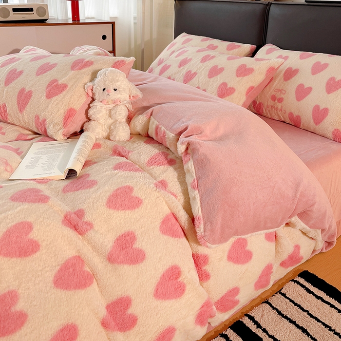 91家纺网 家纺一手货源 找家纺 金梦拉 2025直播爆款A类加厚兔绒印花系列四件套爱心粉