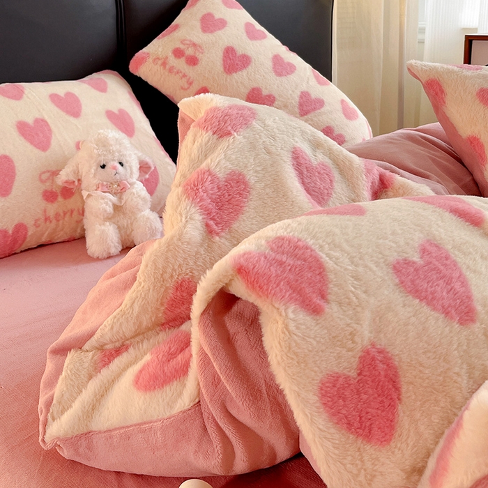 91家纺网 家纺一手货源 找家纺 金梦拉 2025直播爆款A类加厚兔绒印花系列四件套爱心粉