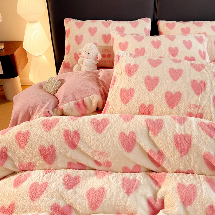 91家纺网 家纺一手货源 找家纺 金梦拉 2025直播爆款A类加厚兔绒印花系列四件套爱心粉