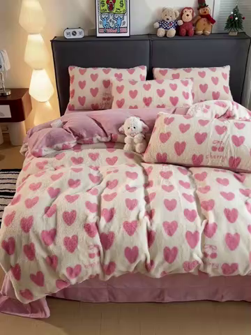 91家纺网 家纺一手货源 找家纺 金梦拉 2025直播爆款A类加厚兔绒印花系列四件套爱心粉