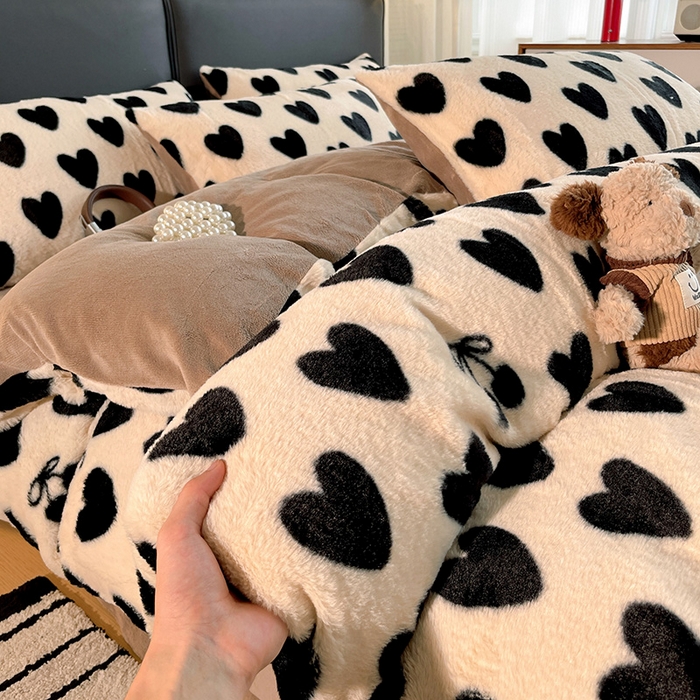 91家纺网 家纺一手货源 找家纺 金梦拉 2025直播爆款A类加厚兔绒印花系列四件套爱心咖