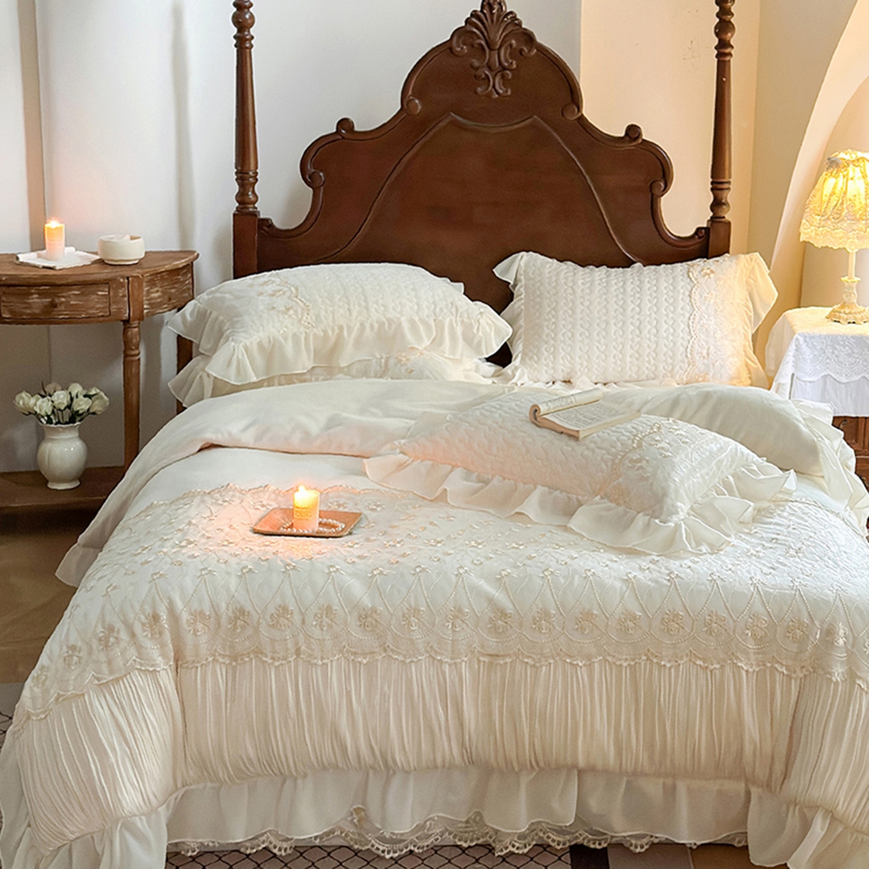 91家纺网 家纺一手货源 找家纺 乐朵家居 2025新款 左岸玫瑰 重工款 牛奶绒 夹棉床盖四件套（主推请询价）米白