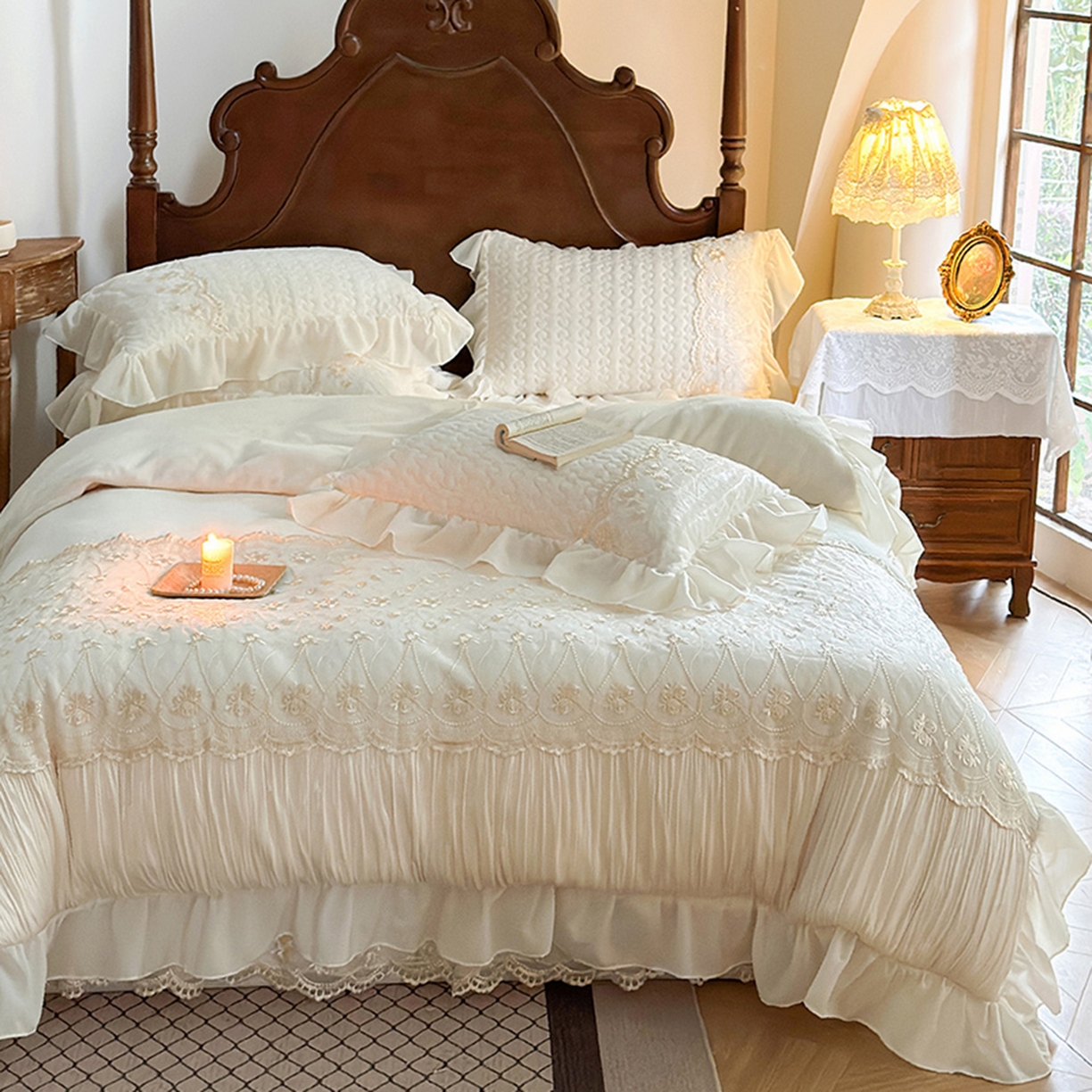 91家纺网 家纺一手货源 找家纺 乐朵家居 2025新款 左岸玫瑰 重工款 牛奶绒 夹棉床盖四件套（主推请询价）米白