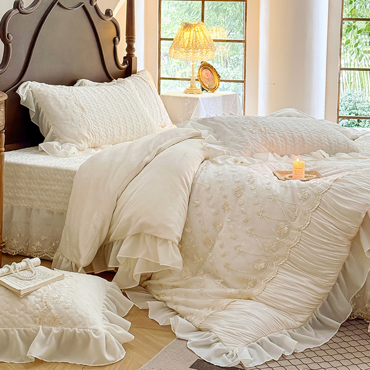 91家纺网 家纺一手货源 找家纺 乐朵家居 2025新款 左岸玫瑰 重工款 牛奶绒 夹棉床盖四件套（主推请询价）米白