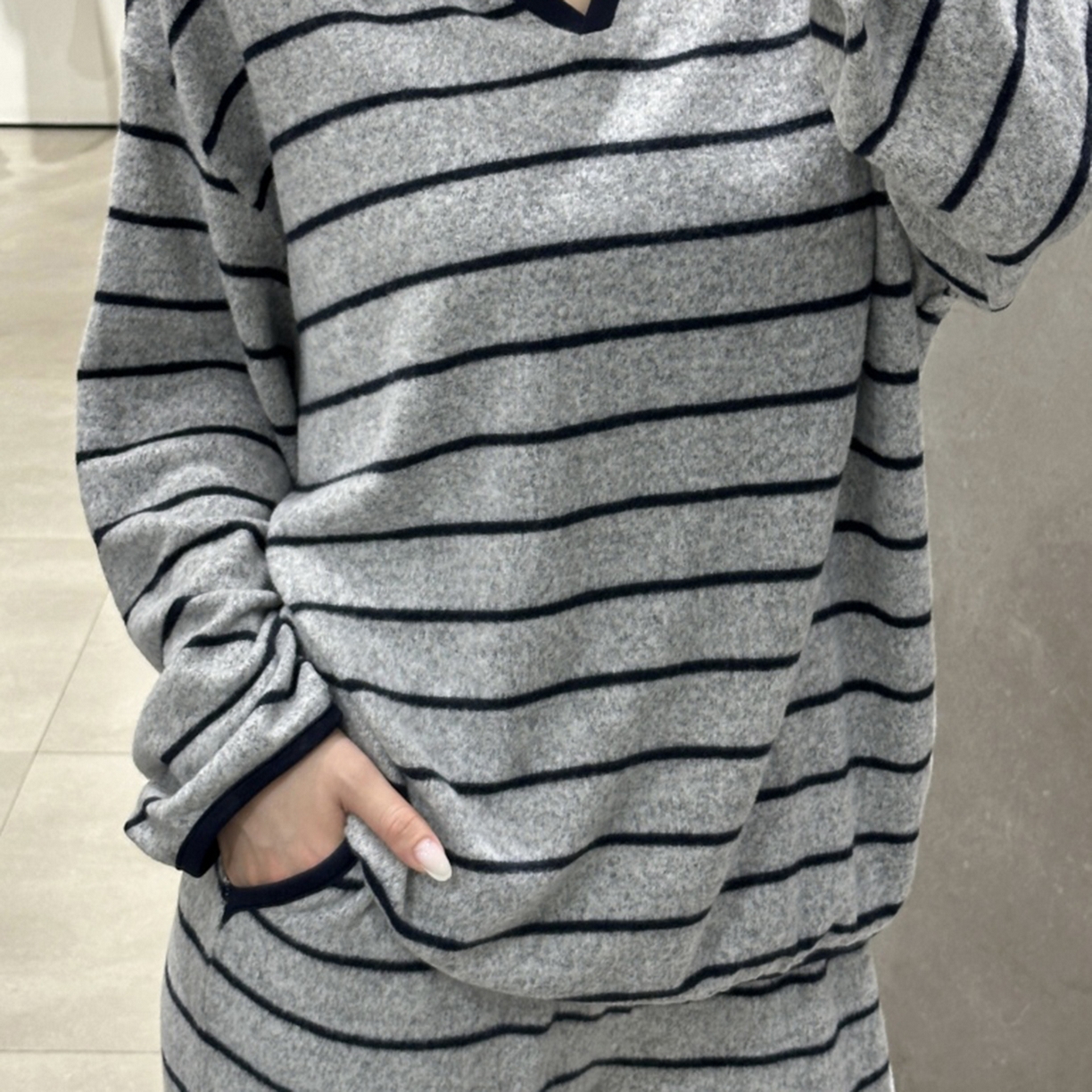 91家纺网 家纺一手货源 找家纺 妍景家居生活馆 2025新款复古翻领条纹款 黑色