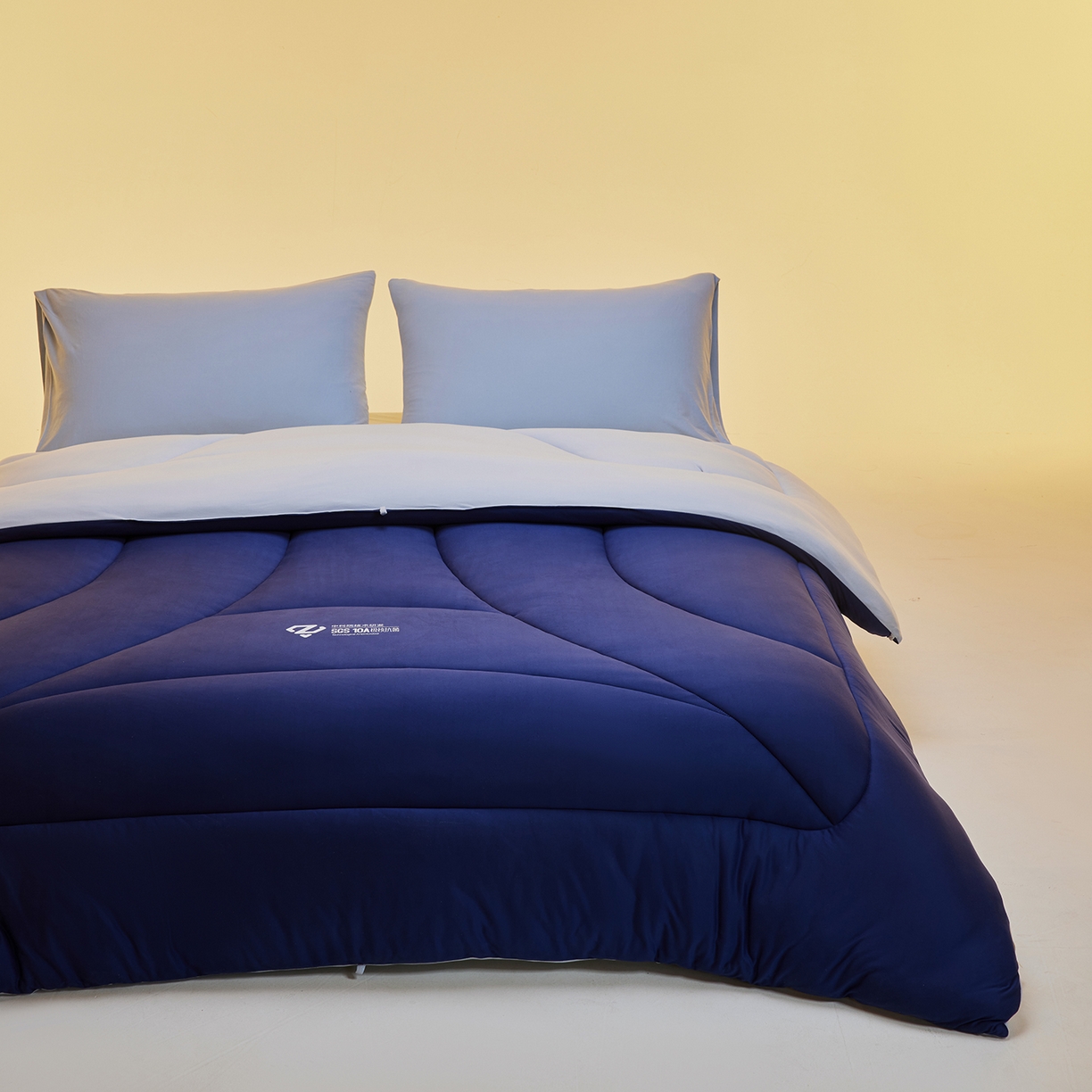 91家纺网 家纺一手货源 找家纺 玛德琳 2025新款10A中科抗菌深睡云朵被子被芯-无影图 星空蓝