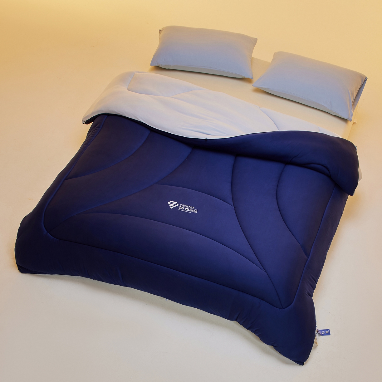 91家纺网 家纺一手货源 找家纺 玛德琳 2025新款10A中科抗菌深睡云朵被子被芯-无影图 星空蓝